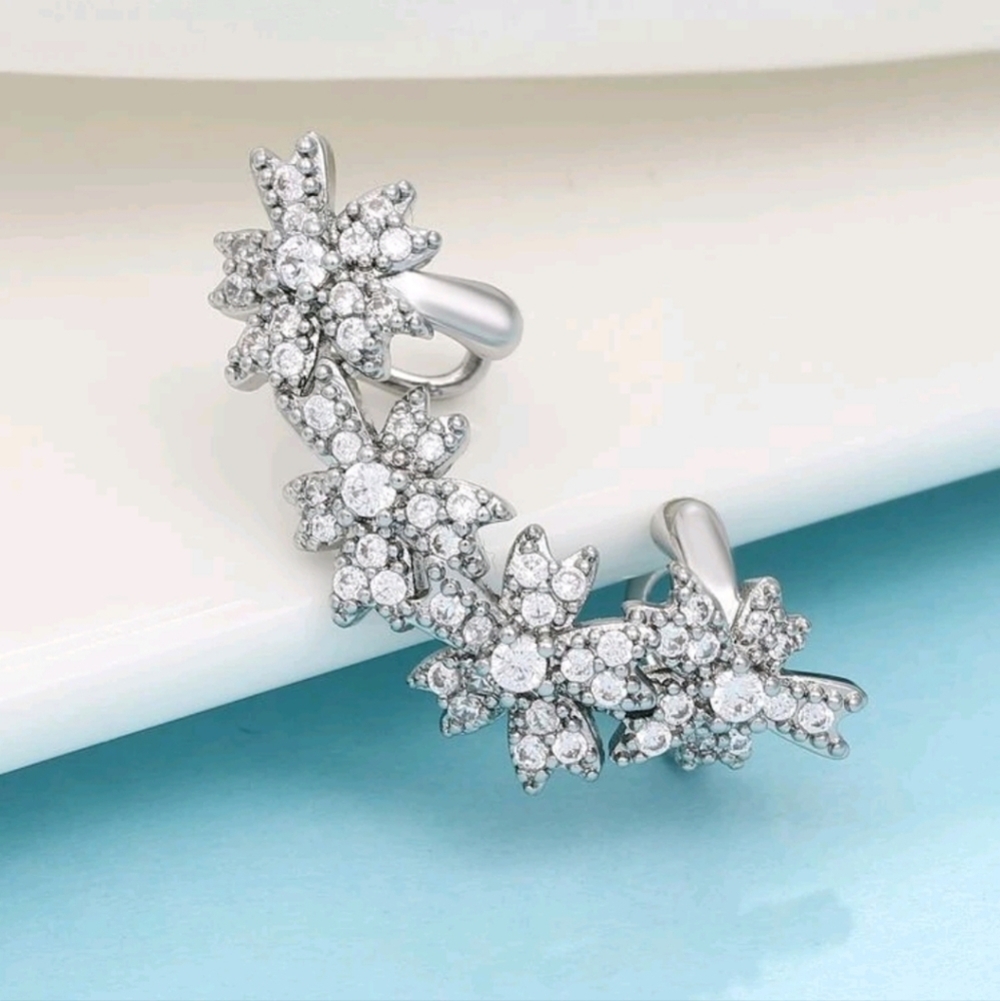 ✨3 FOR $28✨🆕️ SET OF TWO RHINESTONE FLORAL EAR CUFFS / CLIMBER- SILVER-T - Picture 8 of 8